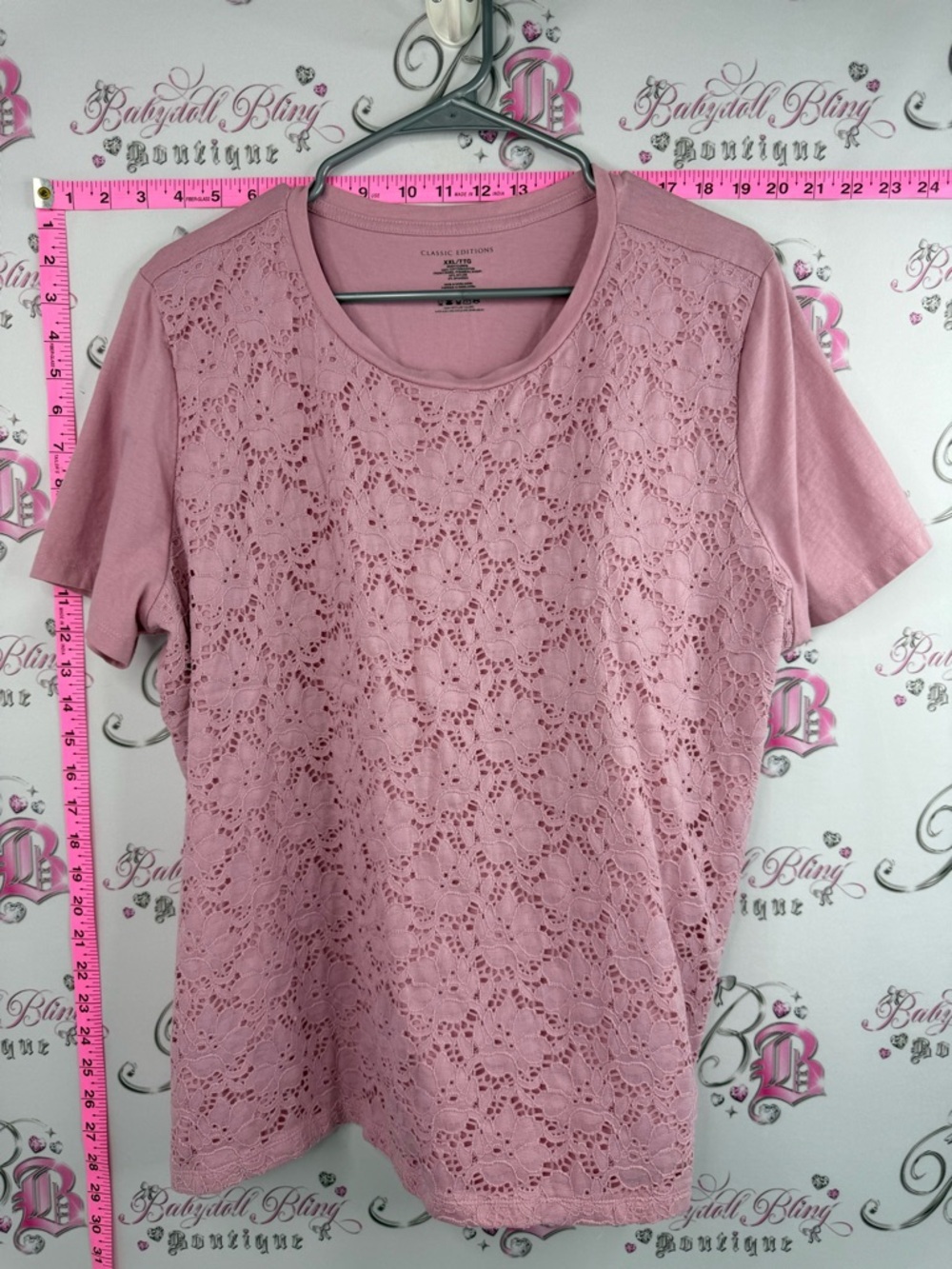 Classic editions T-shirt Lacie flowers Short-Sleeve Lace Front Tee in Dusty Rose